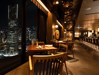 SMAAK（スマーク）／株式会社グラナダ 求人 同フロアのTHE YOKOHAMA BAYは既にオープンしており、バーとしての利用も。