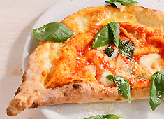 Pizzeria Geco（ピッツェリア ジェコ） 求人 本場ナポリより運び込まれた薪窯。480℃もの高温で一気に焼き上げる美味しいピッツァ。