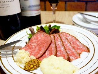Bistro NOR（ビストロ ノア） 求人 北海道の卸業者から仕入れるA５ランク和牛。良い品を安く仕入れ、リーズナブルに提供しています！