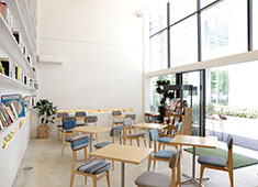 カフェ新店舗/Hama House（グットモーニングス株式会社） 求人 落ち着いた空間を演出している当店。サービスがしっかりしている分、料理がより引き立ちます。