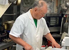 屋形船 あみ達／有限会社 船宿あみ達 求人 四季に応じて違う顔を見せる…そんな職場で、お客様に四季を感じさせるような仕事をしませんか？