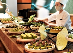 ANAインターコンチネンタルホテル東京 求人 季節毎のイベントも豊富。「カスケイドカフェ」では、旬の食材を使ったブッフェを展開しています。
