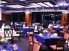 ホテル・ヘリテイジ飯能sta.／ヘリテイジグループ 求人 「天空レストラン 銀河鉄道」では最上階の11階から奥武蔵の風景を眺めながらのおいしいお食事を提供しています。