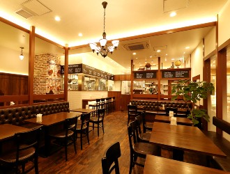 洋食亭ブラームス／株式会社ノースフィールド 求人 ノスタルジックな雰囲気の店内。この雰囲気も洋食店ならではです。