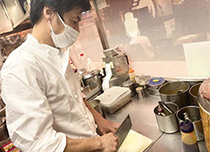 株式会社平商社/ブラーボ・秀山 求人 スタッフみんな親切だからこそ、何でも気軽に聞いてください！