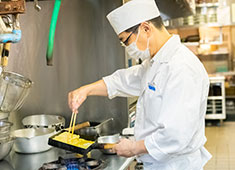 東京エアポートレストラン株式会社 求人 各ブランド共に、店内調理はもちろん、食材にもこだわり営業中！しっかり料理がしたい方にも最適！