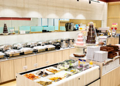 「創作料理 YAESU BISTRO 東京ミッドタウン八重洲店」etc.／富沢商事 株式会社 求人 イオンモールなど有名商業施設を中心に出店。10年後の100店舗出店、東証プライム上場を目指し、店舗を拡大中です。