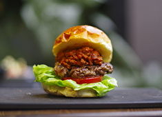 「ハンバーグとはんばーぐ」「COWMAN STEAK CLUB」／株式会社 ゲルニカ 求人 年齢不問で人間性を重視し採用します。協調性のある方、仲間を大切に出来る方、大歓迎です！
