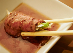 焼肉 圭／株式会社グルーヴ 求人 肉を引き立てるタレも完全オリジナル！既製品は一切使わず、ドレッシング、キムチ等も店舗で手作りしています◎
