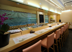 すし 鷹の羽/たかみ興産グループ 求人 和食の経験があるスタッフも在籍しており、寿司だけでなく和食の経験もしっかりと積める好環境！