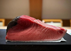 鮨 水天一碧（スイテンイッペキ）／新店舗 他／HIP STYLE DINING Co., Ltd. 求人 日本各地の厳選食材を扱える好環境！独立志向のある方には、技術だけでなく知識の面でも日々の営業で成長できる職場です。