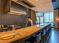 TOYO JAPAN 株式会社／「きゅうこん」「Restaurant TOYO Tokyo」「ORANGE BASE」 求人 【Restaurant TOYO Tokyo】パリ6区の名店として世界中にファンを持ち、唯一無二の料理を提供中。