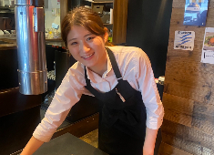 焼肉 炭聖 -TANSEI- / 株式会社タンセイ 求人 20代・30代が多数活躍中！仕事とプライベートはしっかり分け、社員・バイト間でもフラットな関係性を築くチーム♪