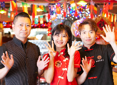北京ダック専門店 中国茶房８（エイト） 求人 ▲本部社員になったイメージガール百道あんのYou Tube企画など、若い世代の「これやりたい！」が実現する環境。