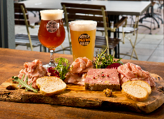 株式会社ファミールフードサービス/GATHER@EATINGHOUSE・BISTRO RUBAN・babel bayside kitchen・ブーズ・カフェ 求人 クラフトビールに力を入れている当店。学びたい方には最適な環境です。