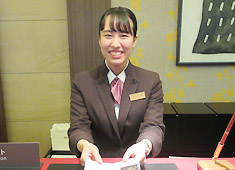 株式会社 東京ベイ舞浜ホテル 求人 お客様との一期一会を大切に、最高のおもてなしと記憶に残るサービスを心掛けています。