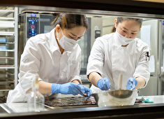 株式会社キャメル珈琲／CHOCOLATERIE CAMEL（ショコラトリーキャメル） 求人 女性スタッフや若手も活躍しています。
