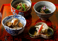 「九頭龍蕎麦 丸ビル店」「九頭龍蕎麦 神楽坂 本店」「神楽坂 九頭龍蕎麦 msb Tamachi店」 求人 彩り・構成・味覚など、さまざまな観点から向き合う料理