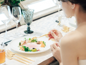 アニヴェルセル株式会社 求人 一皿一皿を丁寧に仕上げた料理を提供します。レストランやホテルでの調理、パティシエ経験をしっかりと活かせる環境です。