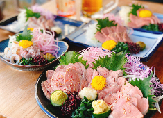 「丸鶏るいすけ」「wine no Ruisuke」「もつ焼★キャプテン」「焼鳥るい家」 求人 低温調理の肉刺など他店には無い専門店としての味と調理法、希少部位を取り扱えます！