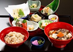 「鎌倉御代川（みよかわ）」／「日本料理 鯉之助」／株式会社 みよ河（MIYOKAWA GROUP） 求人 旬の食材のポテンシャルをフルに活かしながら、クオリティを大切にした料理を提供しています。