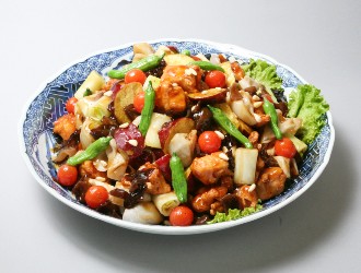 ゑびす Daikoku／株式会社マコト 求人 食材の60％は、セントラルキッチンで調理。下味がついた状態で送られてきます。効率よく働ける仕組みを作っています。