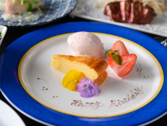 鉄板ステーキ 柏みその／一二三グループ 求人 非日常を演出する機会もあります。料理だけでなく、スイーツやその提供まで、幅広い経験を積んでください。