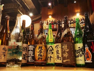 株式会社サン・ダイニング／酒ぐら 鳥酎、とりちゅう、ほか 求人 焼酎・日本酒が好きな人、大歓迎！十四代の焼酎を3万円で仕入れるなど、店舗の裁量でいろいろなお酒を提案できます。