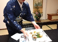 株式会社 魚久（うおきゅう） 求人 全国に販売店も展開する有名ブランドです！アルバイト接客、調理補助、仲居も大募集！働き方などお気軽にご相談ください！