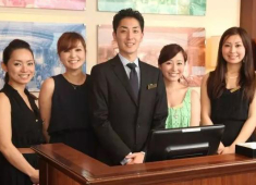 ウルフギャング・ステーキハウス／株式会社 WDI JAPAN（東証スタンダード上場） 求人 丸の内エリアでの勤務は良好な路線アクセスに加え、周辺施設も充実しているので、買い物や食事も便利です★