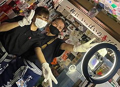 湘南台 居酒屋 一喜 求人 SNSでも大人気！日本酒のラベルを張り巡らせた当店の一角。