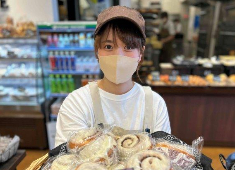Bakery&Patisserie REBELLBE (リベルべ)／株式会社Az 求人 正社員・アルバイト問わず、パンが好きな方は大歓迎！勤務時間や休日など、働き方はぜひ一度ご相談ください。