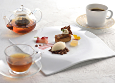 International Cuisine Subzero（サブゼロ）／FOUR SEASONS GLOBAL Co.LTD. 求人 見た目も美しい、五感で楽しめるデザートを作りましょう！アイデアを活かした提案は歓迎！開発・試作も可能な環境です。