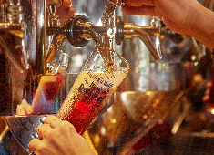 SCHMATZ（シュマッツ）／カイザーキッチン株式会社 求人 メンバーの経験ジャンルは様々。焼肉業態などの全くの異業態からの転職者が多いのは特徴の一つです。