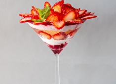 三本珈琲株式会社　※カフェ・レストラン採用本部 求人 お客様の顔を見ながら働けるフルーツパーラーだからやりがいも充分！パティシエとして経験を活かして働きたい方も歓迎！