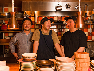 『W Yokohama -The Wine Hall-』『KUROBUTAYA -lumine Yokohama-』他／株式会社エーディーエモーション　【RESTAURANT・IZAKAYAブランド採用本部】 求人