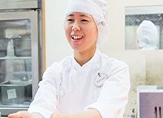 株式会社 ベイフードサービス 【株式会社オリエンタルランド100％出資】 求人 スタッフ自身も無理なく笑顔で働ける環境をしっかりと整え営業を行っています！