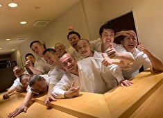 「鮨 りんだ」「ブルペン」「DUGOUT（ダグアウト）」／株式会社ショートストップ 求人 1人ひとりにあった舞台を用意しているから、年齢・性別のハンデなく、全員が主役になれる環境が揃っています。