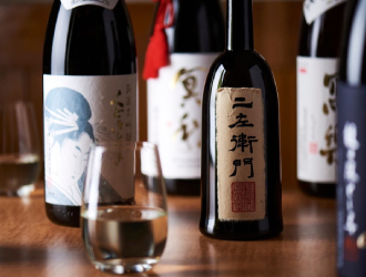 株式会社NATOMICS（ナトミックス） 求人 希少なものも含めて、多彩な日本酒、焼酎を扱います。お酒を学びたい方、知識を活かしたい方も大歓迎です！