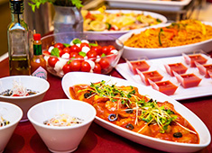 株式会社ダイヤモンドダイニング／「アミューズメント・ラウンジ事業部」 求人 料理は店舗によってカフェメニューから本格的な洋食料理、パーティー料理まで幅広く提供しています。