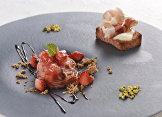 International Cuisine Subzero（サブゼロ）／FOUR SEASONS GLOBAL Co.LTD. 求人 ホールスタッフもワクワクする…そんな料理を運び、お客様の反応を一番近くで感じられる…そんなやりがいもあり！
