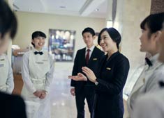 ザ・ペニンシュラ東京 求人 充実した研修で、未経験からでも一流のスキルを身につけていただけます。