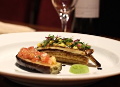 仏蘭西料理 貝殻亭 ーResort＆Garden KAIGARATEIー／株式会社 ジー・ピー・アイ 求人 味だけでなく五感で楽しめる一皿を提供中。新メニュー考案を含め一緒に新たな一皿を作っていきましょう！