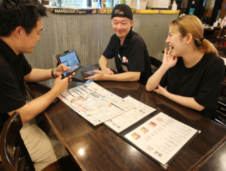 株式会社RCP（Respectable Concept Planning）／赤から,etc 求人 日々の営業やメニュー考案など、意見やアイデアを出し合ってお店づくりをおこなっています。