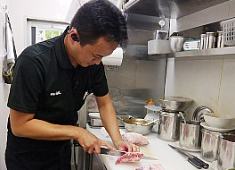 株式会社　すみ屋／焼肉すみ屋・すみ屋 はなれ 求人 現場を大切にしているオーナーから丁寧に技術と知識を学ぶことができます。