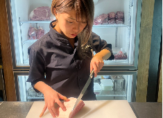 焼肉 炭聖 -TANSEI- / 株式会社タンセイ 求人 20代・30代も多数活躍中！仕事とプライベートはしっかり分け、社員・バイト間でもフラットな関係性を築くチーム♪