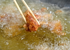 たまひで からっ鳥（からっと）大丸東京店 ／有限会社 飛天 求人 年齢も不問で募集しており、幅広い年齢層のスタッフが活躍できる基盤がしっかりと出来上がっています。