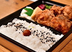 たまひで からっ鳥（からっと）大丸東京店 ／有限会社 飛天 求人 一品ずつのクオリティには自信をもって提供しているから、業界経験がある方も納得しながら、無理なく働ける環境です。
