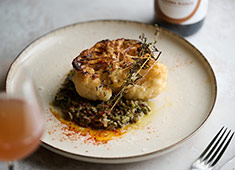 RACINES（麻布台） 求人 生産者に感謝☆フードロス１％の取組を展開。産地直送の食材にこだわった模倣されないレストランを展開しています。