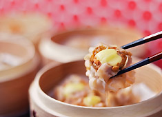 「赤坂おでん あさり」「焼売スタンド しじみ」／合同会社 momo 求人 2号店は種類豊富な焼売とそうめんが自慢の店。定番からオリジナル開発した斬新な味までラインナップ！商品開発もできます